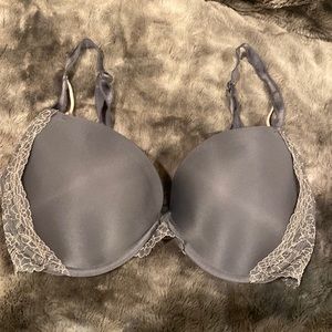 Victoria Secret Dream Angels push-up bra. Size 34DD